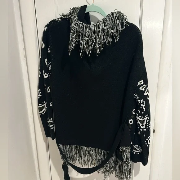 Black sweater - Picture 3 of 3